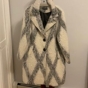 Beautiful women coat, one size, made in Italy, white/gray pattern,soft fabricNWT